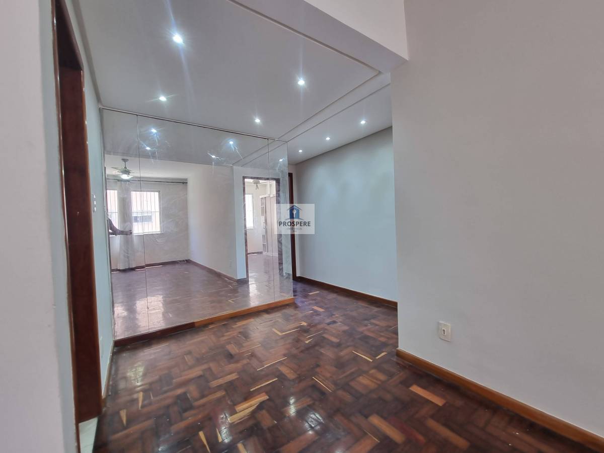 Apartamento à venda com 2 quartos, 70m² - Foto 3