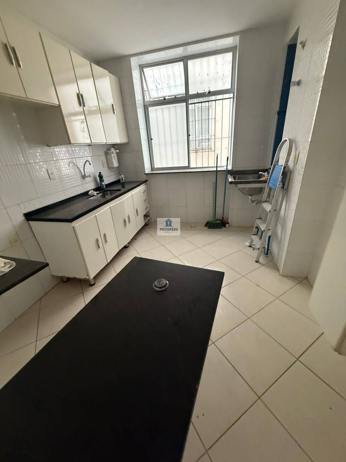 Apartamento à venda com 3 quartos, 76m² - Foto 2